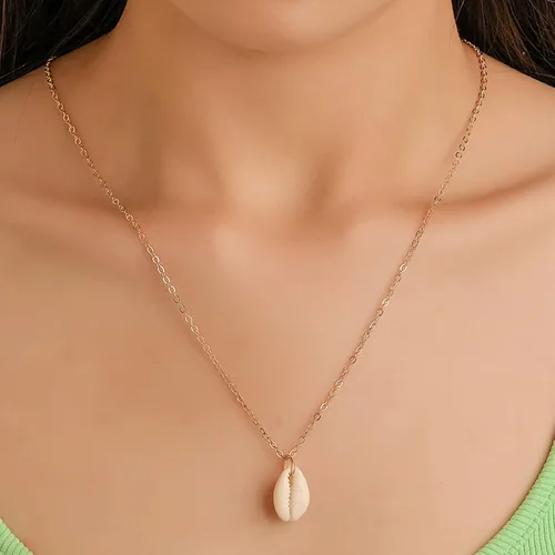Vista 2 de Roe Dolph Collar de concha natural, estilo bohemio, con colgante de concha de puka para playa, collar de gargantilla de conchas de mar, collar
