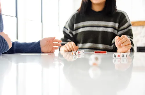 Vista 8 de Juego de dados CATAN - ¡Diversión portátil para aventuras en movimiento! Juego de estrategia, juego familiar para niños y adultos, a partir de 7