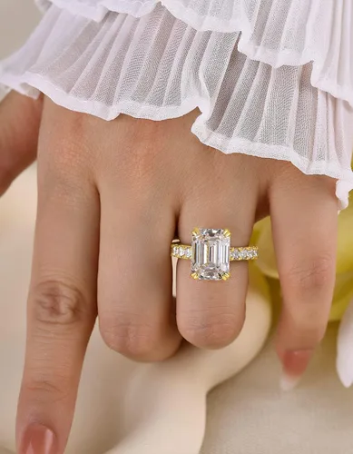 Vista 6 de Anillo de compromiso de 3 piedras de corte radiante de 5 quilates para mujer, anillo de diamantes de imitación, anillo de promesa de plata esterlina