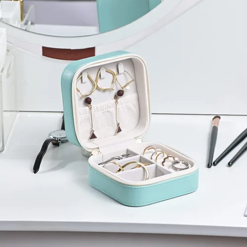 Vista 9 de Joyero de viaje de cuero de lujo para mujer, mini organizador de joyería pequeña, estuche de viaje portátil para anillos, aretes, collares