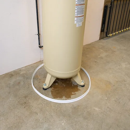 Vista 2 de Barrera de agua PIG – Barrera de agua de silicona de 10' L - Blanca - 0.5625” de ancho x 10' L x 1.2” de alto – PM50792-WH