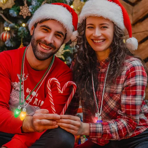 Vista 4 de Collar de Navidad, 8 piezas de collares colgantes con bombillas LED de Navidad, accesorios de Navidad a granel con cuentas verdes, amarillas, rojas