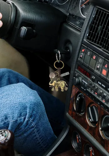 Vista 3 de AuPra Llavero de elefante regalo para mujeres y hombres, llavero de cuero para el hogar, soporte para llaves de coche, regalo de buena suerte