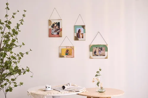 Vista 9 de Marco de fotos dorado para colgar, se adapta a fotos de 5 x 7 y 4 x 6, decoración de pared decorativa de latón, marco de vidrio moderno con cadena