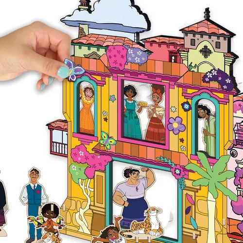Vista 4 de Tara Toys Conjunto de actividades Casita de madera Encanto