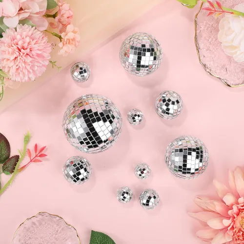 Vista 4 de 10 adornos de bola de discoteca para tartas, 5 tamaños, mini bolas de discoteca plateadas, accesorios temáticos de discoteca para fiesta