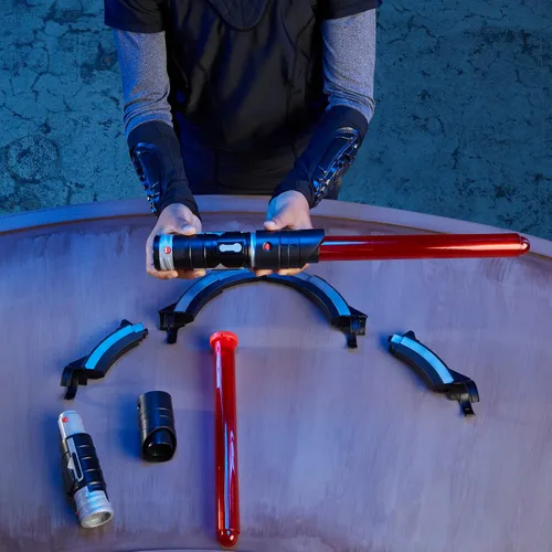 Vista 7 de STAR WARS Lightsaber Forge Inquisitor Masterworks Set de sable de luz electrónico de doble hoja, juguete de rol personalizable para niños a partir
