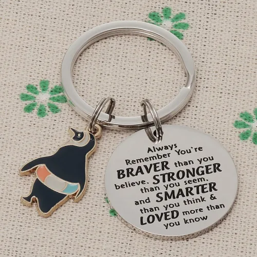 Vista 4 de Llavero de pingüino, regalo de pingüinos edificantes, regalo para los amantes de los pingüinos You are Braver Stronger Smarter Than You Think