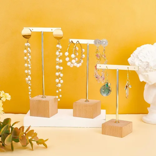 Vista 6 de FINGERINSPIRE Soporte de exhibición de aretes de barra en T de metal dorado con base cuadrada de madera 4 agujeros organizador de aretes colgantes