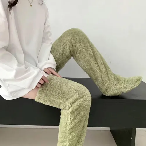 Vista 3 de Calcetines de peluche para piernas por encima de la rodilla, pantuflas de felpa mullida, medias peludas de piernas largas, calentadores de piernas