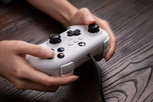Vista 6 de 8Bitdo Ultimate Wired Controller for Xbox Series XS, Xbox One and Windows, PC Gaming Gamepad with Back Buttons, Trigger Vibration, 3.5mm Audio Jack