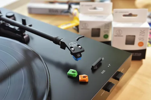 Vista 10 de Audio-Technica AT-LP3XBT-BK Tocadiscos Bluetooth con transmisión de correa totalmente automático 33/45 (Negro)