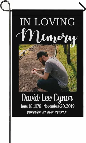 Vista 15 de Bandera conmemorativa personalizada para jardín con nombre de foto, fecha para patio al aire libre, decoración de cementerio para tumba, doble cara