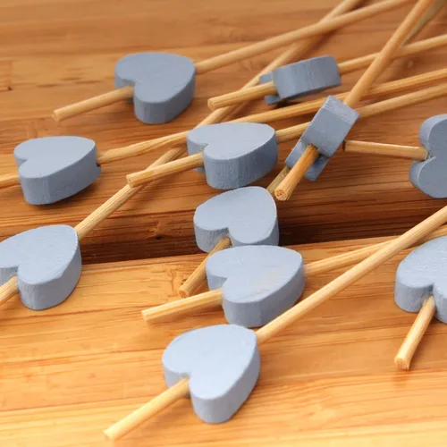 Vista 2 de BambooMN Pinchos de bambú con corazón azul de 3.9 pulgadas para eventos con catering, vacaciones, restaurantes o bufés, suministros de fiesta, 100