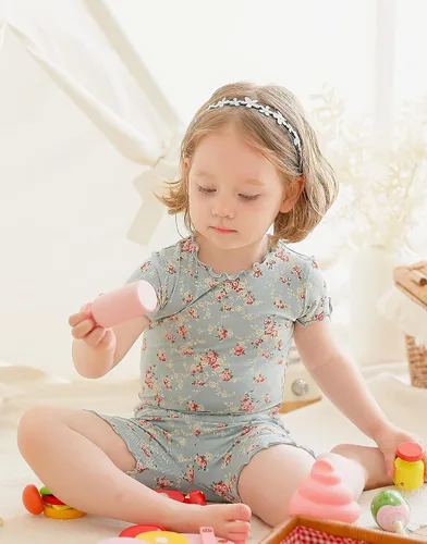 Vista 2 de VAENAIT BABY - Pijama de viscosa para niñas y niños pequeños de 6 a 12 meses, 2 piezas, camiseta y shorts, tela fresca, drapeada y suave para verano
