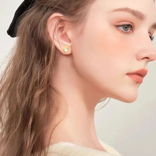 Vista 2 de Aretes de oro amarillo de 14 quilates, diseño de puntos, estrellacorazón, lindos aretes clásicos de oro para mujer