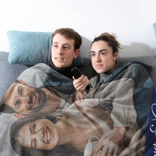 Vista 4 de Manta de Forro Polar Sherpa con Foto Personalizada - Suave, Cálida, Esponjosa - Regalos Personalizados para Parejas, Novio, Novia - Manta con Imagen