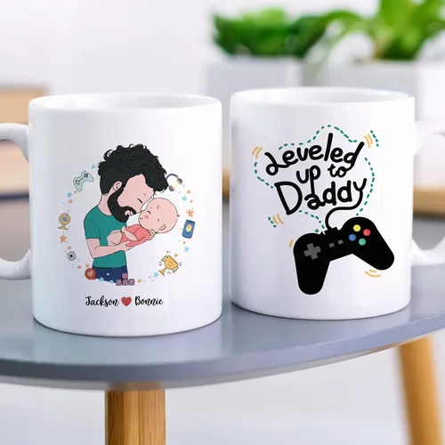 Vista 3 de Gossby Taza de café personalizada para el primer día del padre, Leveled Up to Daddy - Regalo personalizado para nuevo papá, regalo para papá por