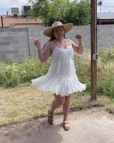 Vista 3 de Onedreamer Vestido de mujer con tirantes delgados en la cintura, nudo cruzado en la parte delantera, dobladillo con volantes, vestido corto