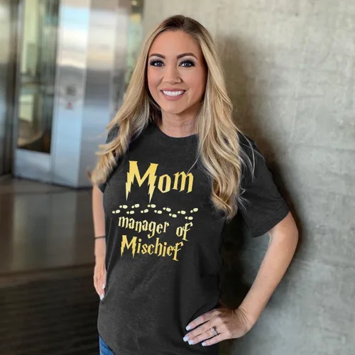 Vista 3 de Camiseta divertida para mujer con diseño de gerente de travesuras, camisa fantástica para mamá, camisa mágica de mago, para el día de la madre