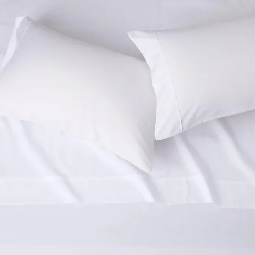 Vista 6 de AmazonBasics - Juego de ropa de cama de edredón plisado, tamaño matrimonial/Queen, color blanco brillante y ligero, súper suave, de microfibra