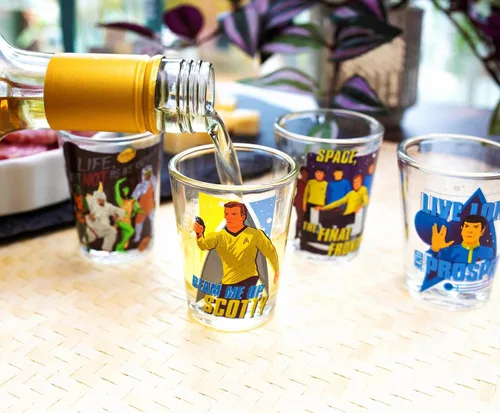 Vista 5 de Toynk Star Trek: The Original Series - Mini vasos de vaso de whisky de 2 onzas, juego de 4 Home Barware Drinkware