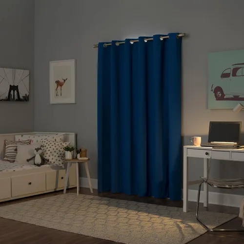 Vista 2 de Sun Zero Halton Bright Vibes Panel de Cortina Opaca Total con Ojales, 40" x 63", Azul Clásico