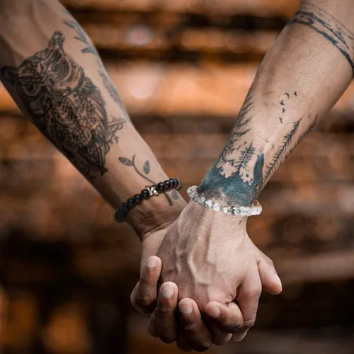 Vista 3 de Pulseras magnéticas para parejas con diseño de corona de rey y reina, pulseras con cuentas de 8 mm.