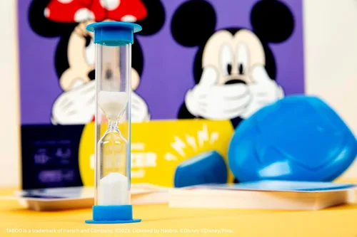 Vista 7 de Taboo: Edición Disney Juego de mesa de fiesta Juego temático de adivinar palabras en familia Mercancía oficialmente licenciada Juego para 2
