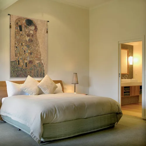 Vista 5 de Charlotte Home Furnishings Inc. The Kiss II - Tapiz italiano para colgar en la pared, 19 x 13 pulgadas, mezcla de algodón y poliéster, arte de pared