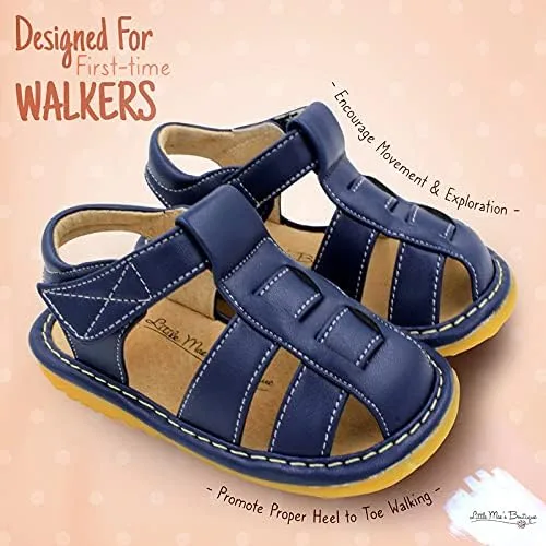 Vista 2 de Zapatos con para bebé de Little Mae's Boutique, color marrón, negro o azul marino, sandalias cerradas, zapatos ideales para caminar para bebés