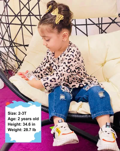 Vista 3 de SANMIO Conjunto de ropa para niña, lindo conjunto de camiseta floral con mangas con volantes y pantalones de mezclilla rasgados