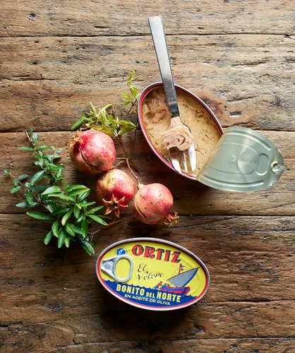 Vista 7 de Ortiz Atún blanco en aceite de oliva, rebanadas tiernas frescas, atún silvestre español, alto en proteínas y grasas Omega 3, excelente en ensaladas