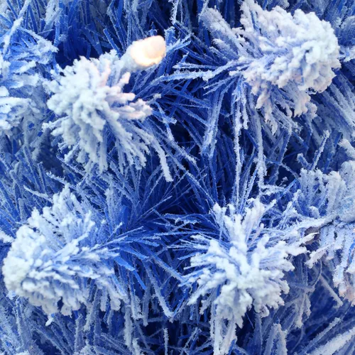 Vista 2 de Árbol de lápiz azul flocado preiluminado de 7.5 pies, 708 puntas, 300 luces incandescentes transparentes UL