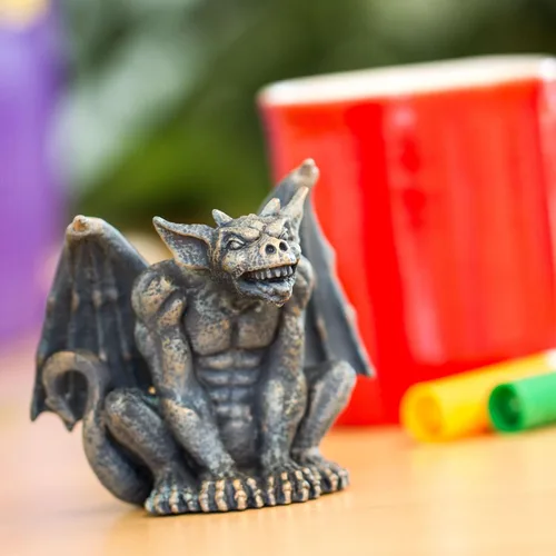 Vista 8 de Safari Ltd. Figura de gárgola – Figura de plástico realista pintada a mano de 3.5 pulgadas con temática de fantasía – Juguete educativo para niños