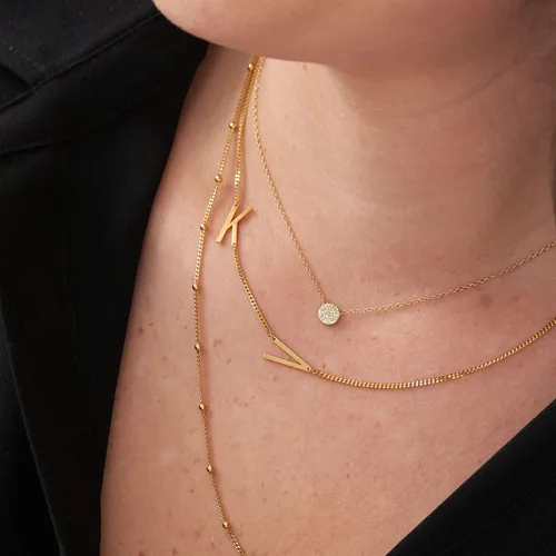 Vista 4 de Oak&Luna - Collar personalizado con inicial lateral con hasta 2 iniciales personalizadas, joyería fina, plata de ley 925, vermeil dorado, regalo