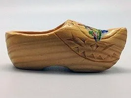Vista 5 de Servilletero de madera para zapatos tallados
