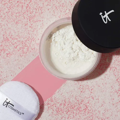 Vista 6 de IT Cosmetics Bye Bye Pores - Maquillaje en polvo de ajuste suelto con acabado sin poros, polvo difuminador translúcido para todos los tonos de piel