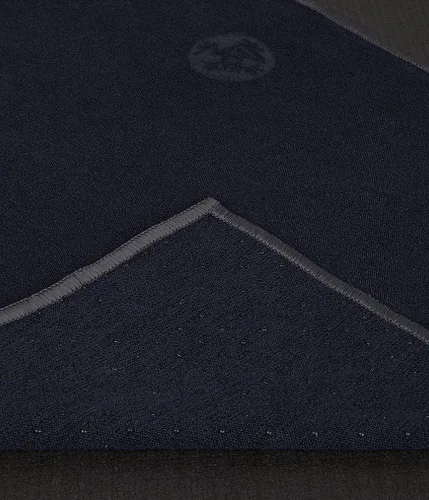Vista 3 de Manduka Yogitoes - Toalla de mano de yoga, 16 pulgadas, agarre activado por humedad, puntas de silicona patentadas, altamente absorbente, duradera