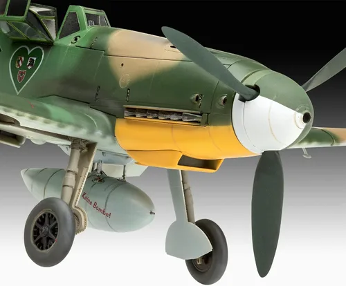 Vista 4 de Revell 03829 Messerschmitt Bf109G-2/4 Kit de modelo a escala 1:32