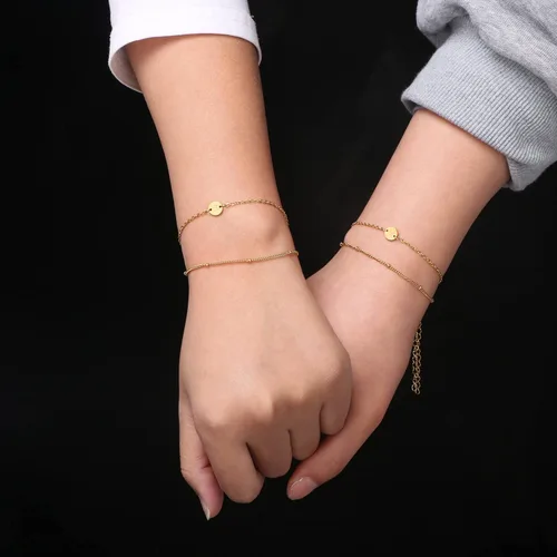 Vista 5 de Gold Initial Bracelets for Women Dainty Gold Filled Layered Beaded Letter Initial Bracelet Personalized 26 Alphabet Disc Trendy Monogram Charm