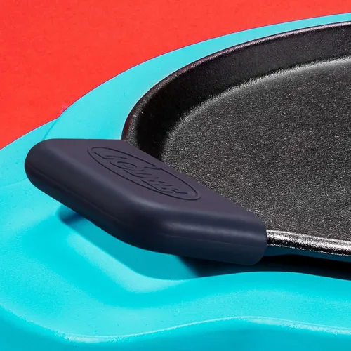 Vista 2 de Lodge Soporte de mango de silicona audaz, apto para lavavajillas, diseño mejorado solo para productos Lodge Bold - Protección térmica de hasta 450°