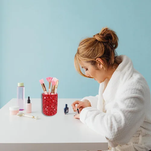 Vista 5 de BIKCZEWIN Soporte para bolígrafo con purpurina roja para escritorio, bonitos accesorios de oficina para mujeres y niñas, soporte organizador