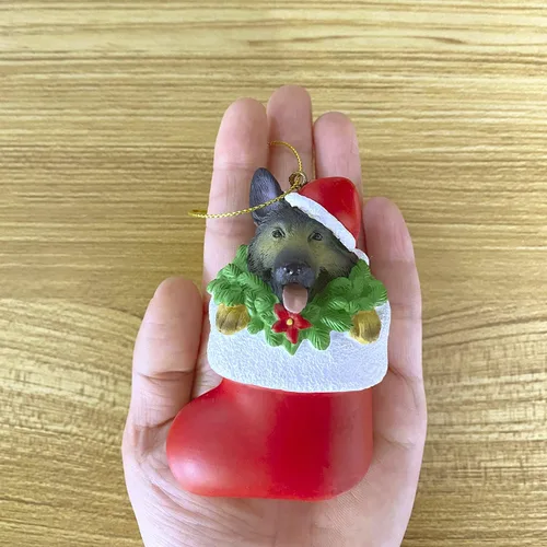 Vista 5 de Perro de pastor alemán en medias rojas de resina para árbol de Navidad, adorno para cachorros, manualidades, celebración, adornos de Navidad, 3.46