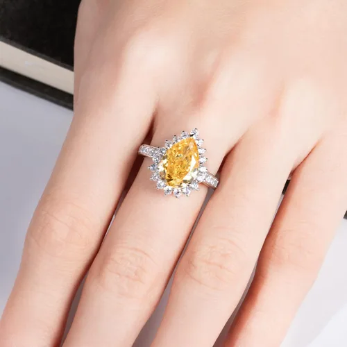 Vista 8 de Gobaalele 8.88cttw10.52cttwForest in DownpourCocktail Ring Pear-Cut 5A Grade Cubic Zirconia Statement Ring Simulated Emerald Teardrop Ring White