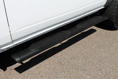 Vista 6 de Raptor Series Estribos escalones de 5 pulgadas de aluminio negro de estilo ovalado compatible con Bronco 21-25 4 puertas