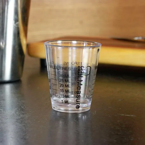Vista 3 de Chef Craft Medidor de Vaso de Chupito de Plástico Clásico, 1 onza con marcas de cucharadita/cucharada, Transparente