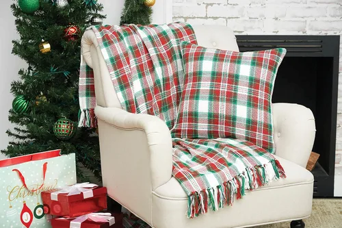 Vista 4 de C&F Home Carter - Almohada de Navidad tejida a cuadros, 18 x 18 pulgadas, color rojo