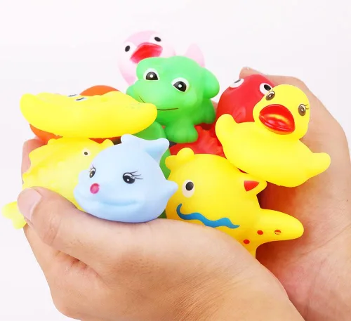 Vista 3 de Juego de 18 juguetes de baño preescolares para niños pequeños de 1-3, 2-4, lindos animales marinos de goma, juguete de pato de goma para bebés de 6