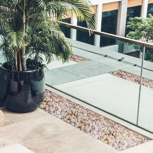 Vista 7 de Roca de río blanco crema de 20 libras, guijarros decorativos para plantas, rocas de río para paisajismo al aire libre, piedras pulidas de 0.3 a 0.8